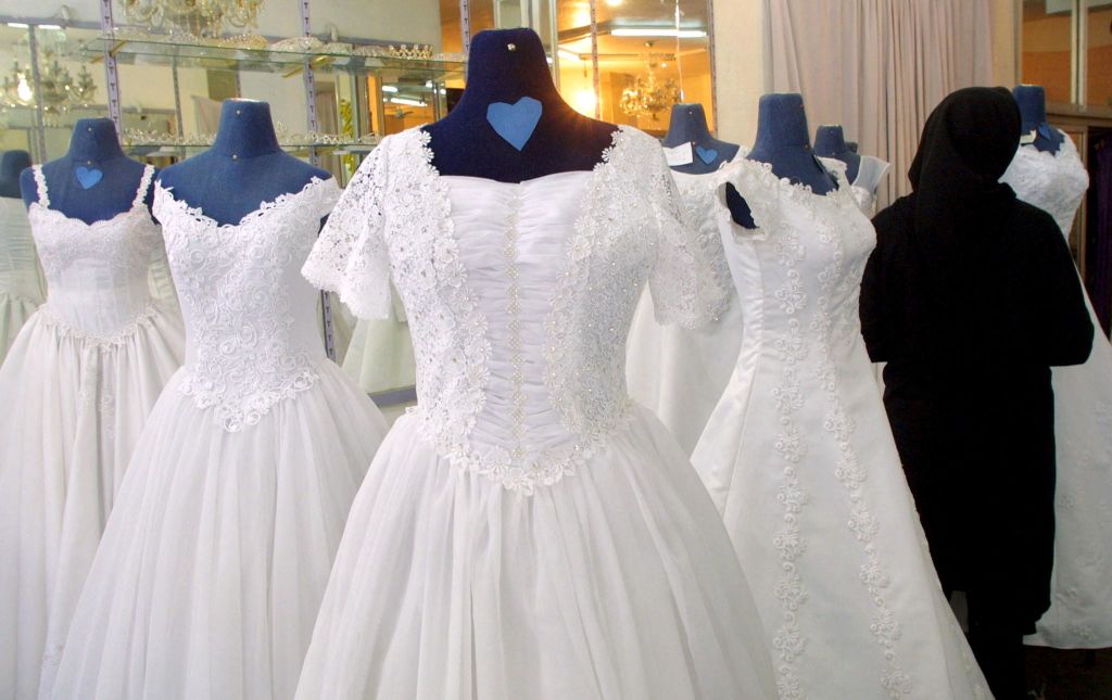 IRAN-ISFAHAN-WEDDING DRESS