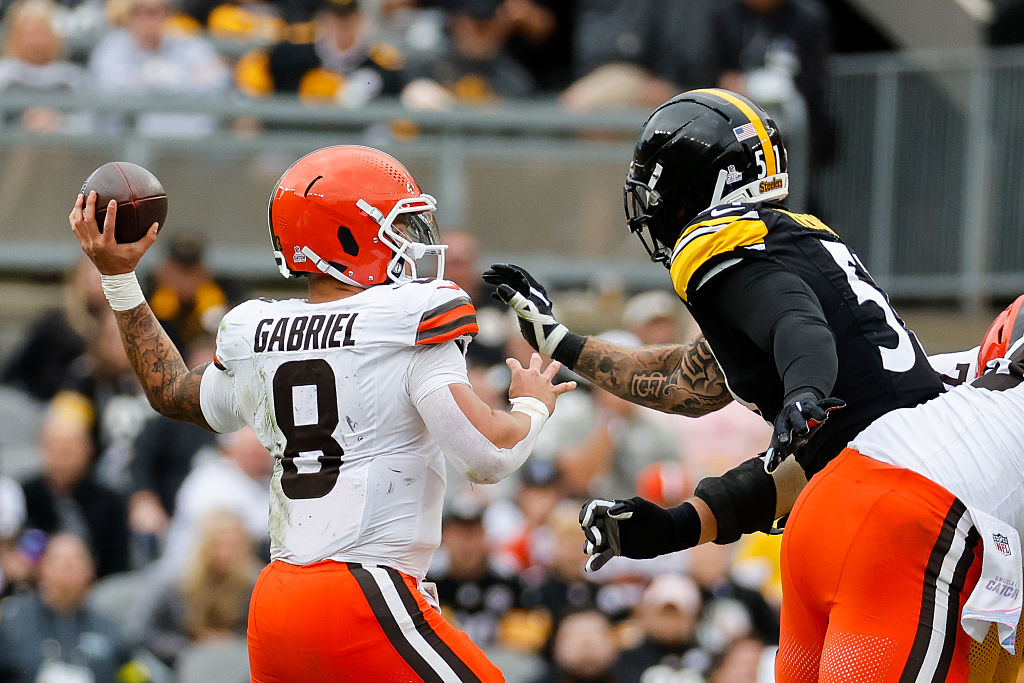 Cleveland Browns v Pittsburgh Steelers